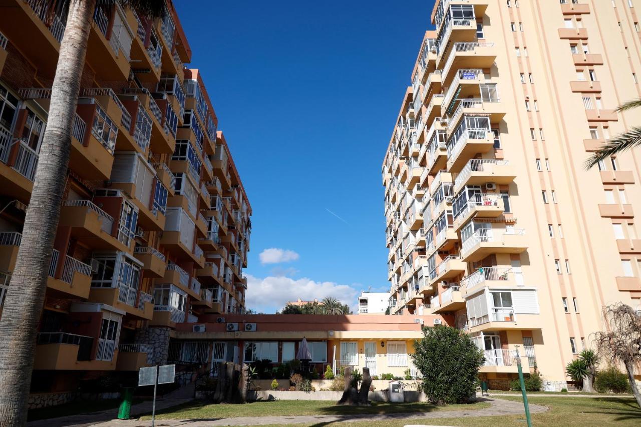 Apartamentos Dc Benalmadena Luaran gambar