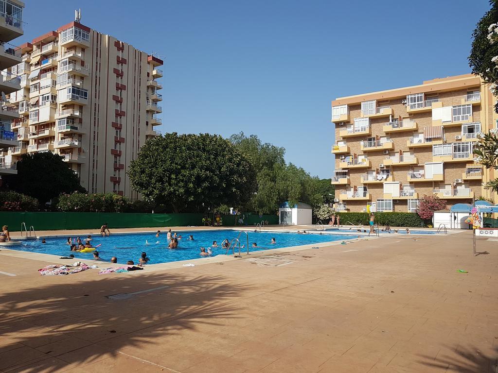 Apartamentos Dc Benalmadena Luaran gambar